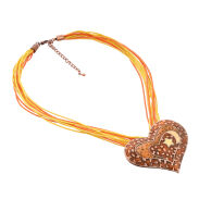 WISIOREK/ NASZYJNIK Z KOLOROWĄ ZAWIESZKĄ                                                                      0612-1013 - 2