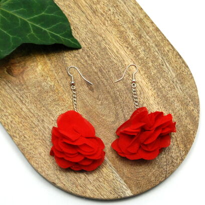 KOLCZYKI Z MATERIAŁU CZERWONE- WISZĄCE KWIATY                                                                        (0611-87 SAH)