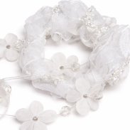 BIAŁE GUMKI DO WŁOSÓW Z KWIATKAMI I KORALIKAMI ELEGANCKIE KOMUNIJNE ZESTAW 2 SZT                                                                         (0290-31 SAH) - 2