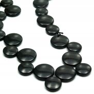 KORALE / NASZYJNIK DAMSKIE NIEROZPINANE CZARNE W FORMIE KRĄŻKÓW                  0624-36 - 2