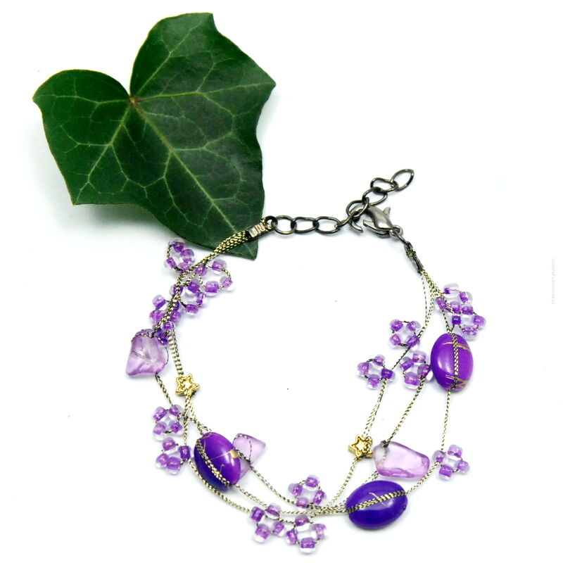 BRANSOLETKA ROZPINANA Z DROBNYMI FIOLETOWYMI ZAWIESZKAMI                                   (7W297-3 SAM 4)