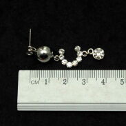 KOLCZYKI WISZĄCE Z CYRKONIAMI LITERKA 