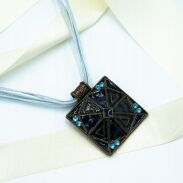 NASZYJNIK / WISIOR NA SZNURECZKACH Z ODDOBNĄ ZAWIESZKĄ                                (0612-1039) - 4