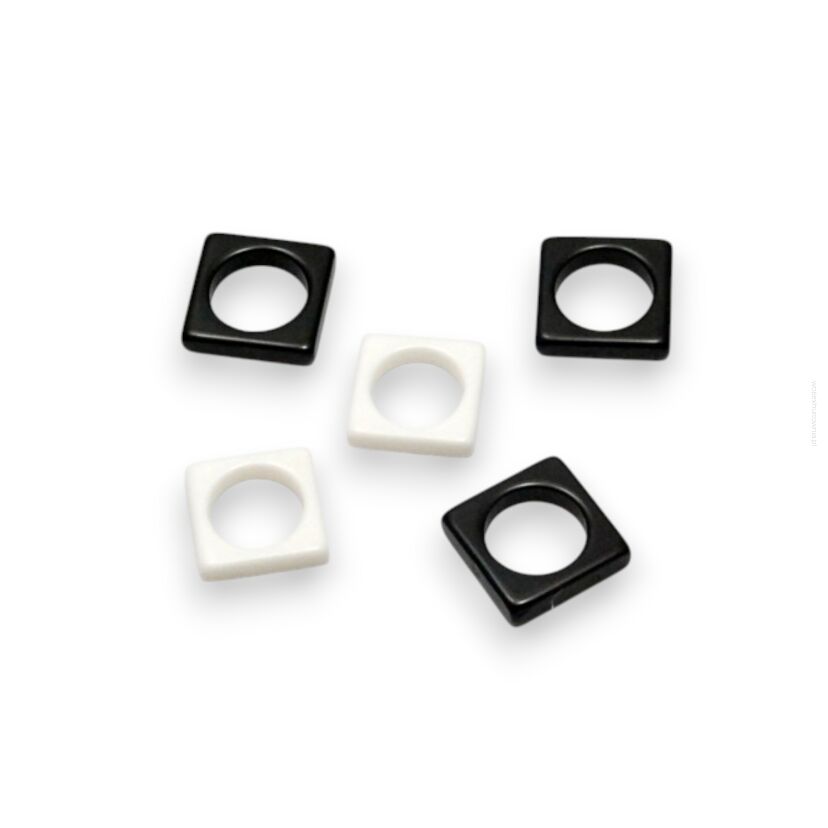 PIERŚCIONKI PLASTIKOWE KWADRATOWE ZESTAW 5 SZTUK                       (0608-01)