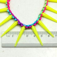 BRANSOLETKA  REGULOWANA SZNURECZKIEM Z KOLCAMI KOLOROWA  (0608-265 SAH) - 2