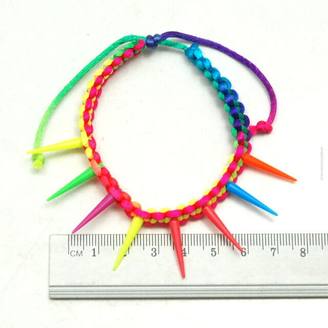 BRANSOLETKA  REGULOWANA SZNURECZKIEM Z KOLCAMI KOLOROWA  (0608-265 SAH)