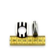 PIERŚCIONKI BIAŁO-CZARNE W PASKI – PLASTIKOWE             (0608-28) - 3