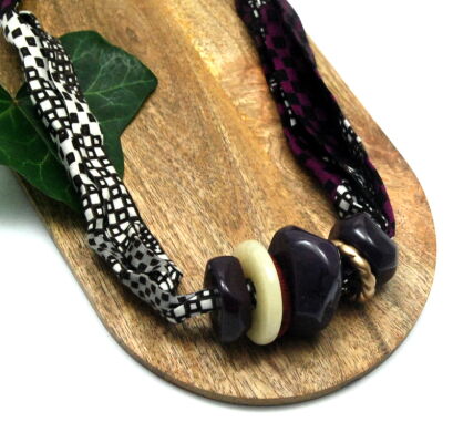 NASZYJNIK / WISIOR Z DUŻYMI- OZDOBNYMI KORALAMI                                                   (WI SAHL)