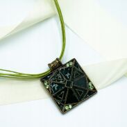 NASZYJNIK / WISIOR NA SZNURECZKACH Z ODDOBNĄ ZAWIESZKĄ                                 (0612-1038) - 3