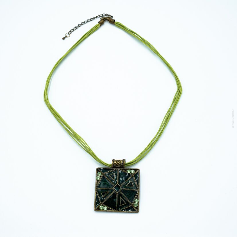 NASZYJNIK / WISIOR NA SZNURECZKACH Z ODDOBNĄ ZAWIESZKĄ                                 (0612-1038)