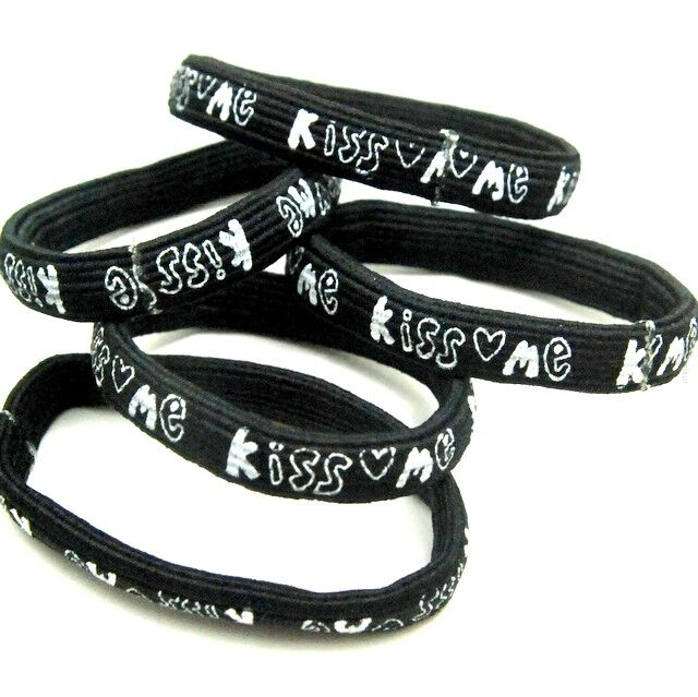 GUMKI DO WŁOSÓW CZARNE KISS ME (25 SZT) 0006-59