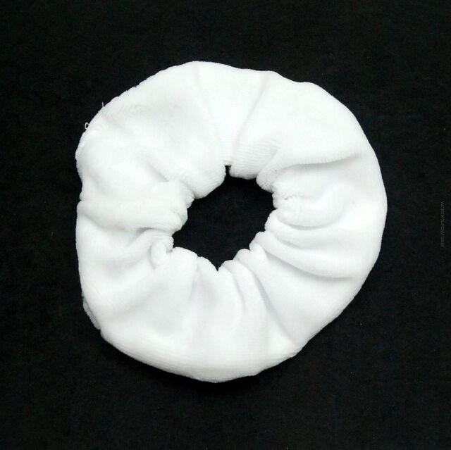 GUMKA DO WŁOSÓW WELUR SCRUNCHIE BIAŁA PRODUKT POLSKI 0103-20