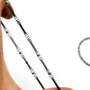 BRANSOLETKI METALOWE SPRĘŻYNKI CZARNE 6 SZTUK                  (1416-5 SAM) - 3