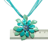 NASZYJNIK / WISIOR KWIAT SELEDYNOWY NA SZNURECZKACH (0990 SAM) - 4