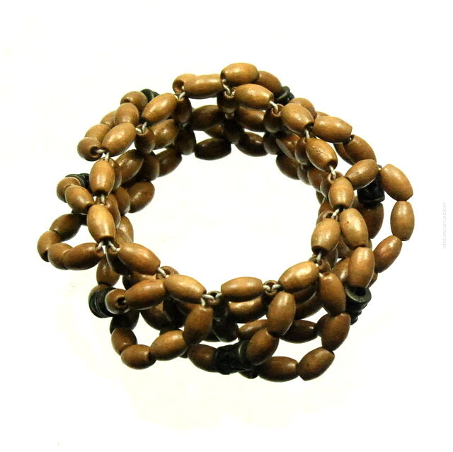 BRANSOLETKA Z DREWNIANYMI KORALIKAM NA GUMCE BEŻOWA ( 0665-535 SAM)