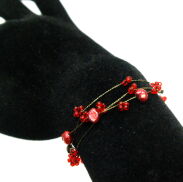 BRANSOLETKA ROZPINANA Z DROBNYMI CZERWONYMI ZAWIESZKAMI                                   (7W296-4 SAM4) - 2