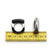 PIERŚCIONKI BIAŁO-CZARNE W PASKI – PLASTIKOWE                                      (0608-29) - 3