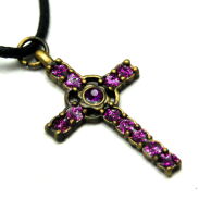 WISIOREK Z METALOWYM KRZYŻYKIEM                                                                                              0615-508 - 2