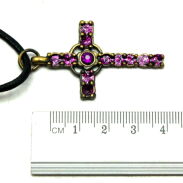 WISIOREK Z METALOWYM KRZYŻYKIEM                                                                                              0615-508 - 3