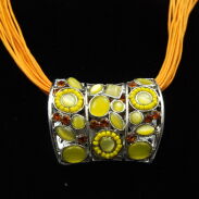 WISIOR / NASZYJNIK NA SZNURECZKACH Z OZDOBNĄ ZAWIESZKĄ                                 (1859 SAM} - 4