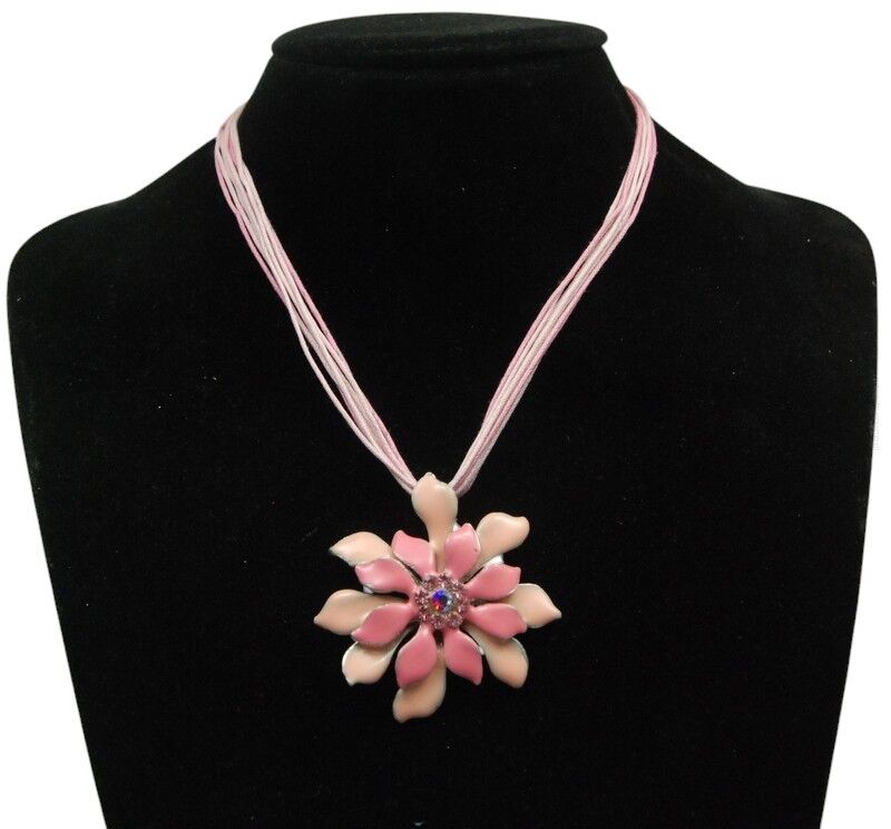 NASZYJNIK / WISIOR RÓŻOWY NA SZNURECZKACH Z OZDOBNĄ ZAWIESZKĄ                                                    (6740 SAM)