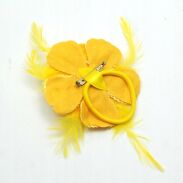 BROSZKA DAMSKA / GUMKA DO WŁOSÓW Z ŻÓŁTYM KWIATEM Z CEKINAMI 0615-756 - 2