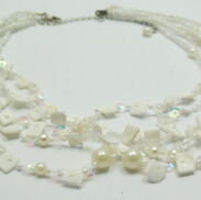 WISIOREK / NASZYJNIK Z KORALIKAMI Z MASY PERŁOWEJ                                                     0643-530 - 2