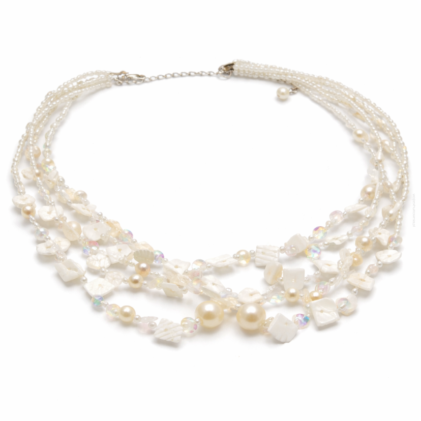 WISIOREK / NASZYJNIK Z KORALIKAMI Z MASY PERŁOWEJ                                                     0643-530