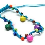 BRANSOLETKI NA SZNURKU Z KORALIKAMI 7 SZTUK                                             1814-2 AS - 11
