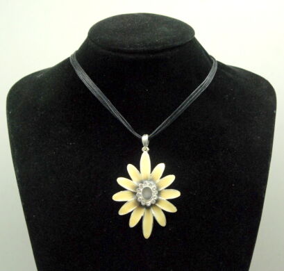 WISIOR / NASZYJNIK NA SZNURECZKACH Z ZAWIESZKĄ- KWIATEM                                                    (2298-2 SAM)