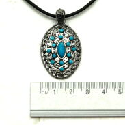 WISIOREK NA SZNURECZKU Z OZDOBNĄ ZAWIESZKĄ                                      (5-1091) - 2