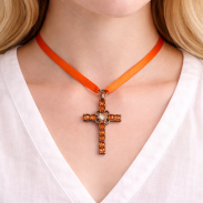 WISIOREK Z METALOWYM KRZYŻYKIEM                                                                                              0615-500 - 5