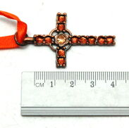 WISIOREK Z METALOWYM KRZYŻYKIEM                                                                                              0615-500 - 4