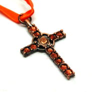 WISIOREK Z METALOWYM KRZYŻYKIEM                                                                                              0615-500 - 2