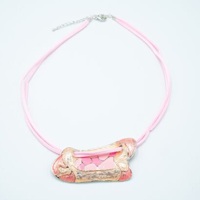 NASZYJNIK / WISIOR NA RZEMYKU Z ODDOBNĄ ZAWIESZKĄ                                                    (0612-1044 SAHG)