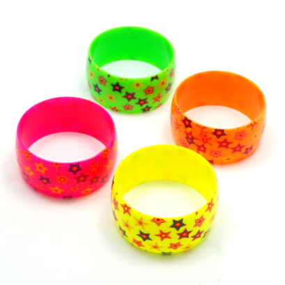 BRANSOLETKI PLASTIKOWE KOLOROWE SZEROKIE 4 SZTUKI                                                                       (5626 SAM)