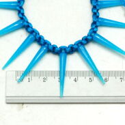 BRANSOLETKA  REGULOWANA SZNURECZKIEM Z KOLCAMI NIEBIESKA                                                                           (0608-264 SAH) - 2