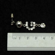 KOLCZYKI WISZĄCE Z CYRKONIAMI LITERKA 