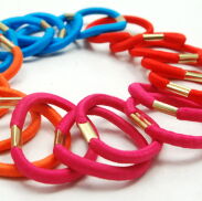 GUMKI DO WŁOSÓW ŚREDNIE KOLOROWE Z BLASZKĄ (100 SZTUK) R4/MIX/2 - 3