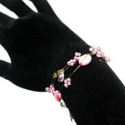 BRANSOLETKA ROZPINANA Z DROBNYMI RÓŻOWYMI ZAWIESZKAMI                                   (7W297-2 SAM 4) - 2