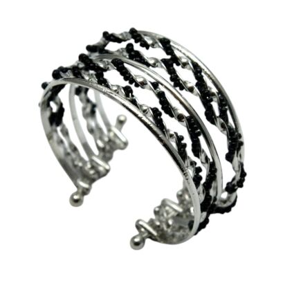 BRANSOLETKA METALOWA Z CZARNYMI KORALIKAMI                                                                     (7B352B-1)