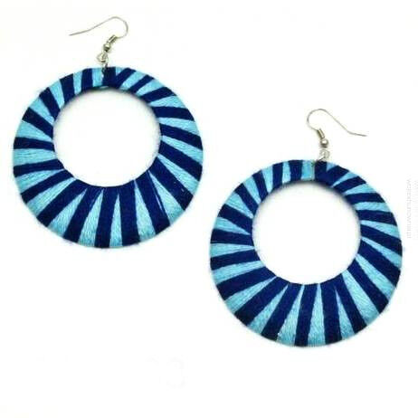 KOLCZYKI KOŁA OBSZYTE NITKĄ NIEBIESKO-GRANATOWE 0665-33