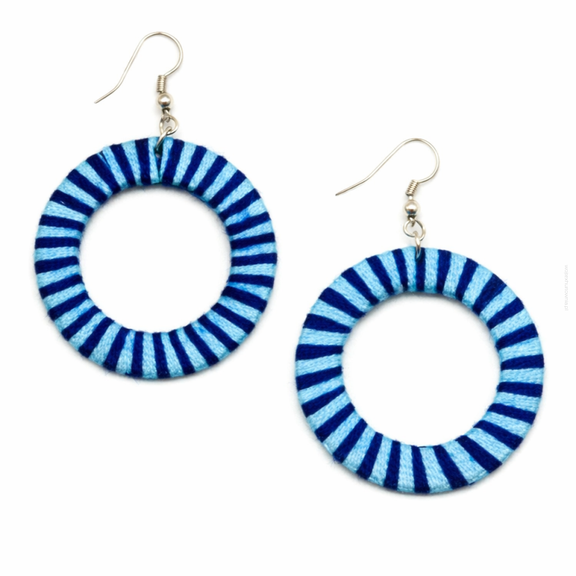 KOLCZYKI KÓŁKA OBSZYTE NITKĄ NIEBIESKO - CZARNE ETNO  0665-30