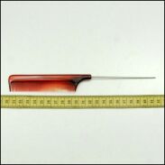 GRZEBIEŃ SZPIKULEC METALOWY BURSZTYNOWY                                                     7190 - 3