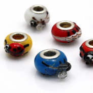 KORALIKI DO BRANSOLETKI KOLOROWE WZORY BIEDRONKI WAŻKI INNE (10 SZT) 2811 - 2